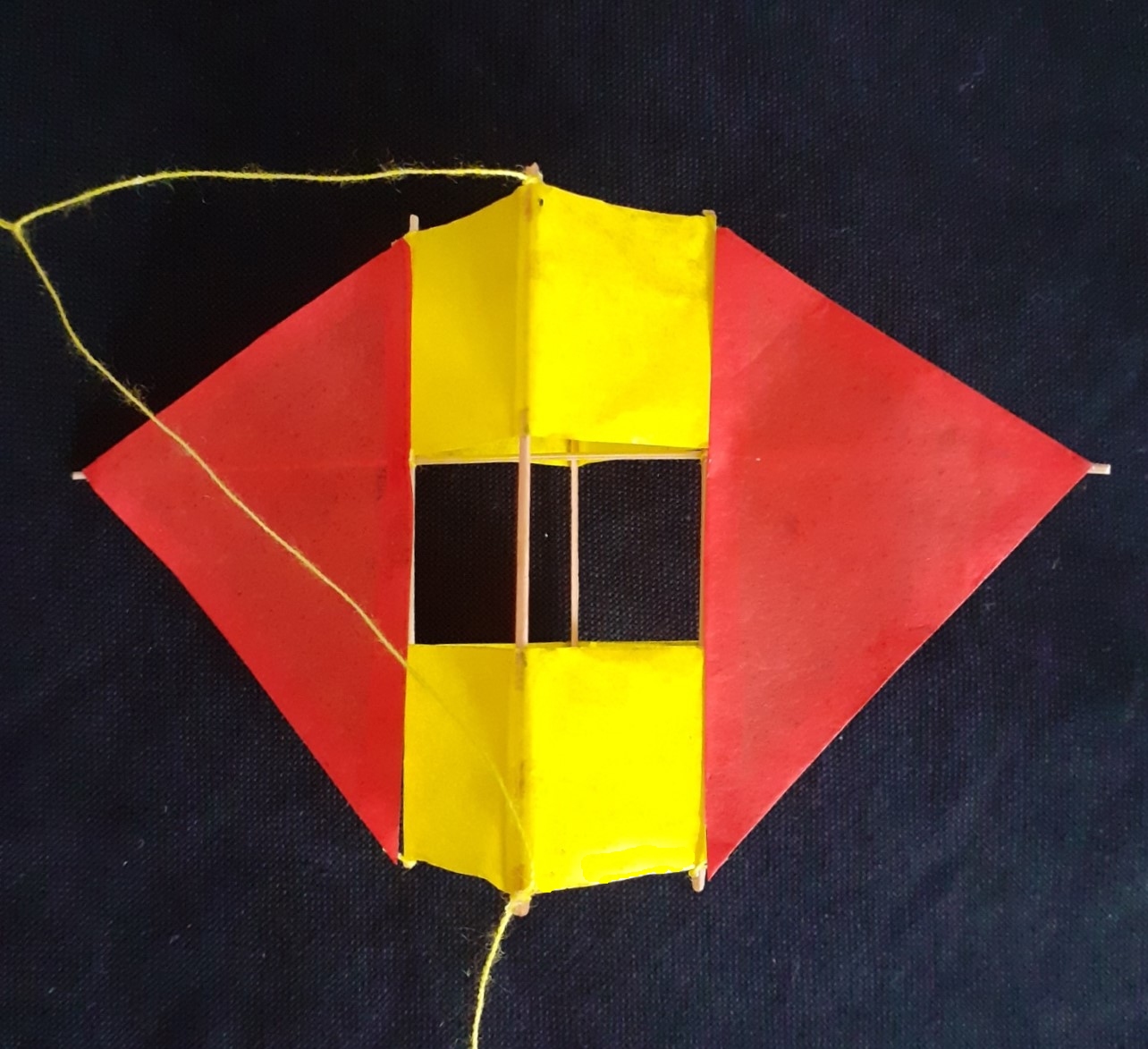 Gelber Fl�gelkasten: (BxH)  95 x 60 mm